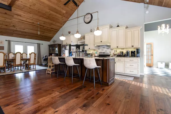 Aurora, MO 65605,21207 Lawrence 1230