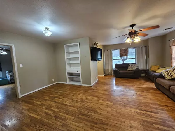 Pineville, MO 64856,106 Jesse James RD