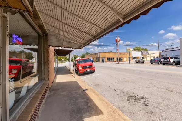 Buffalo, MO 65622,117 N Maple ST