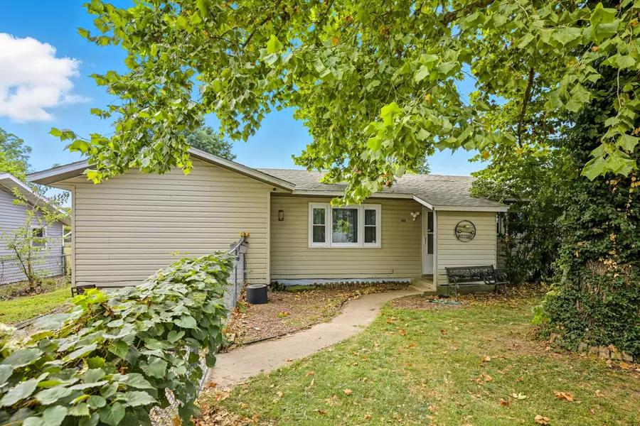 518 Country LN, Mt Vernon, MO 65712