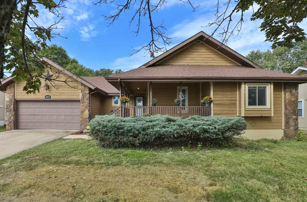 3853 S Cottage AVE, Springfield, MO 65807