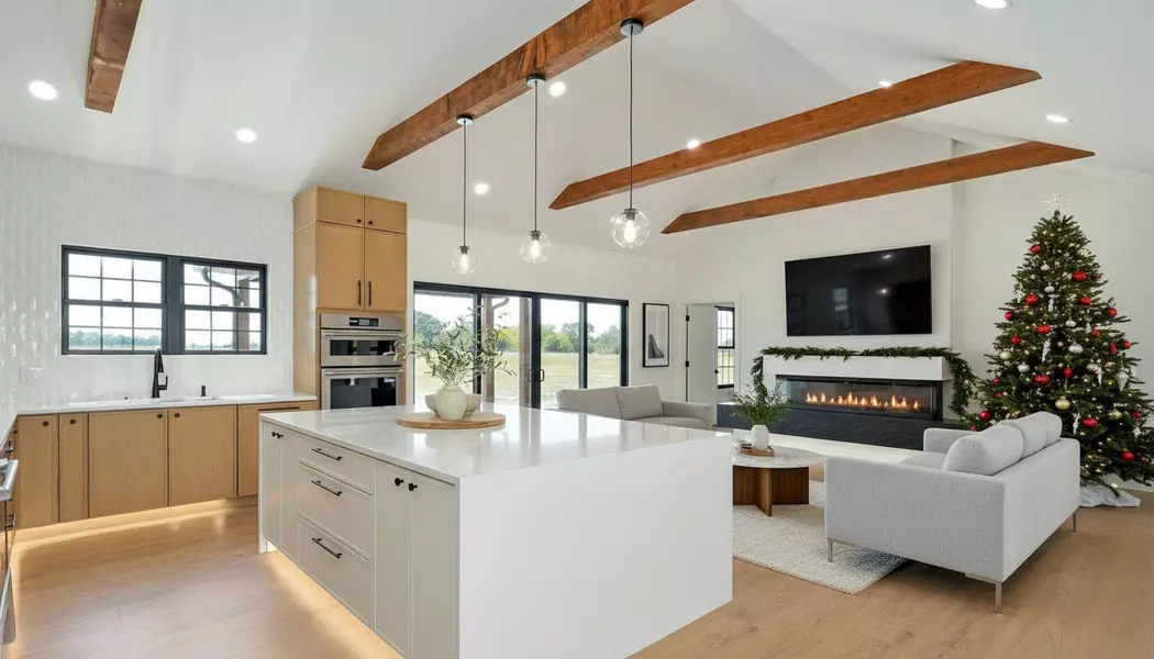 9966 E Farm Road 186, Rogersville, MO 65742