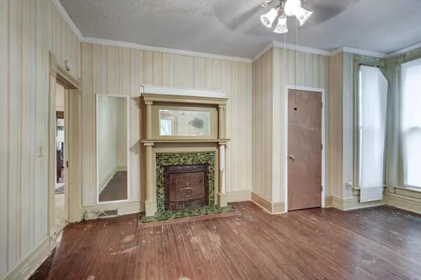 Sarcoxie, MO 64862,117 S 11th ST