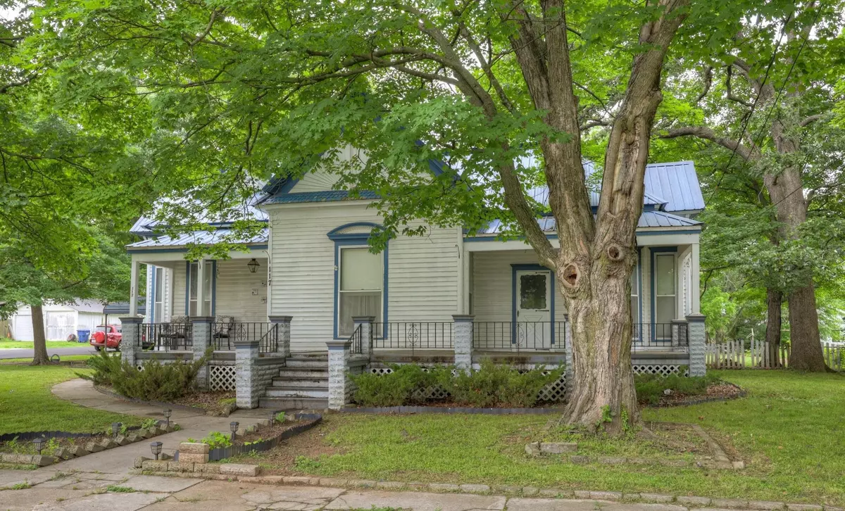 Sarcoxie, MO 64862,117 S 11th ST