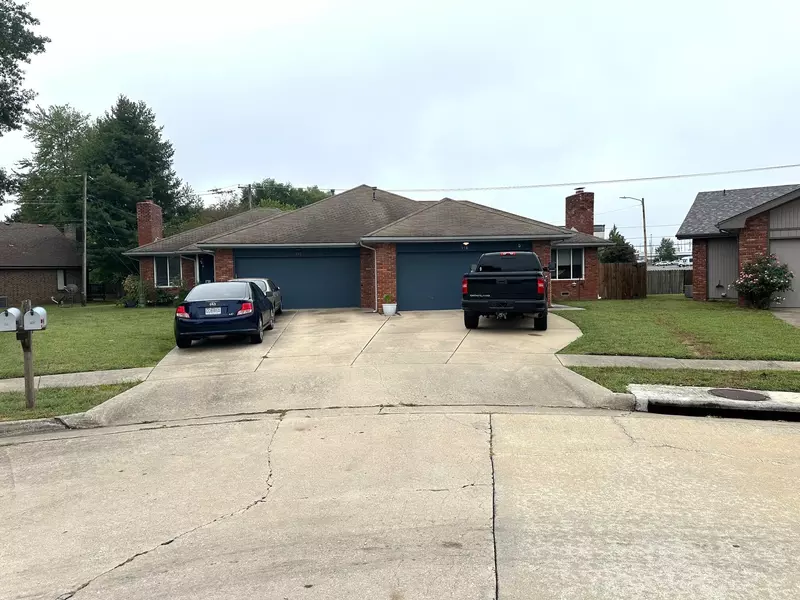 398-400 E Jewett PL, Springfield, MO 65807