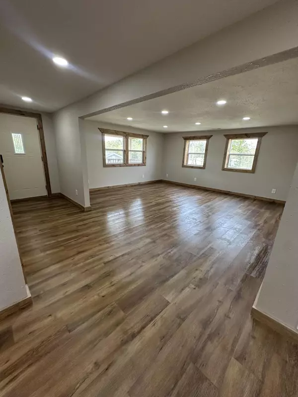 Cabool, MO 65689,5184-5186 Us Highway 63