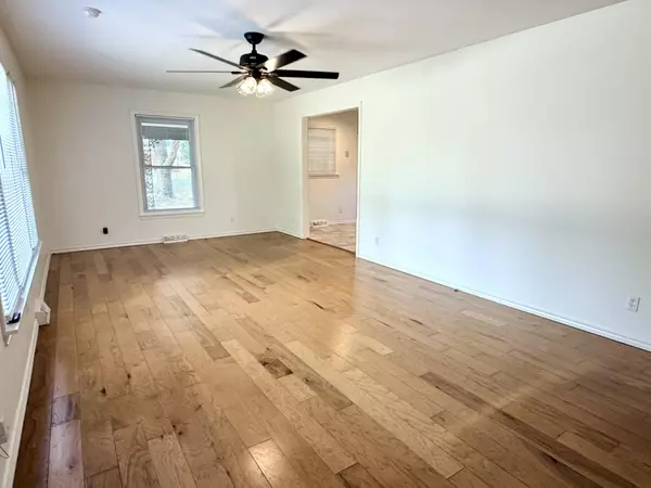 Aurora, MO 65605,1015 Mc Phail DR