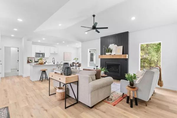 Republic, MO 65738,162 E Kelce LN