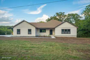 17 Builders LN, Anderson, MO 64831