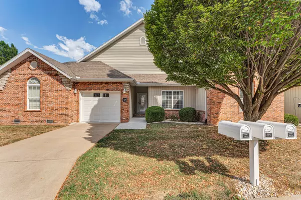 1396 N Sandy Creek CIR #2, Nixa, MO 65714