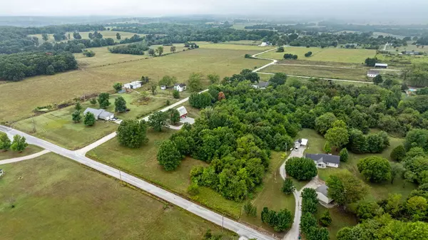 Bolivar, MO 65613,921 E 477th RD