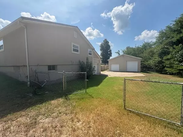 Neosho, MO 64850,10514 Gazelle DR