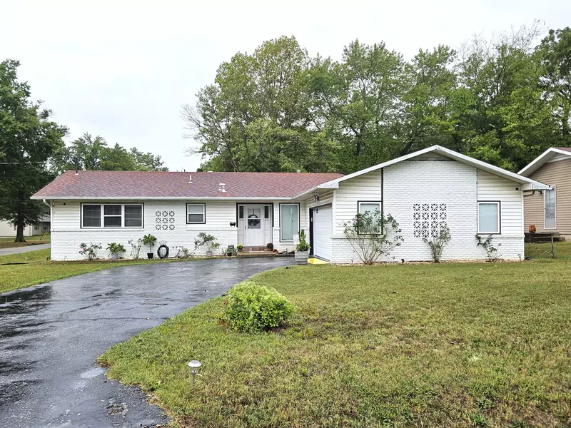 1967 S Saint Charles AVE, Springfield, MO 65804