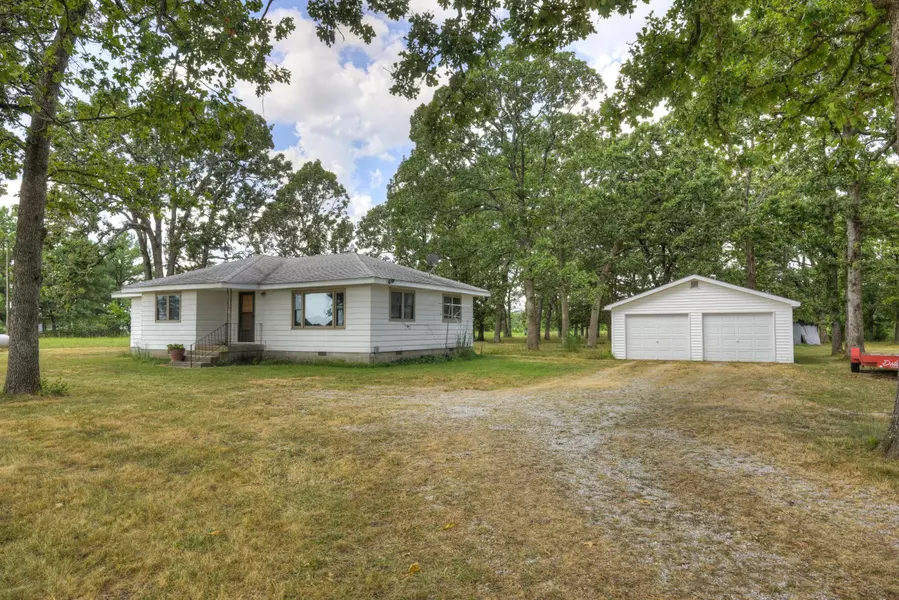 8412 Eland RD, Neosho, MO 64850