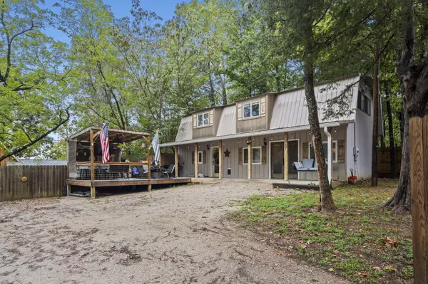 987 Gobblers Mountain RD, Reeds Spring, MO 65737