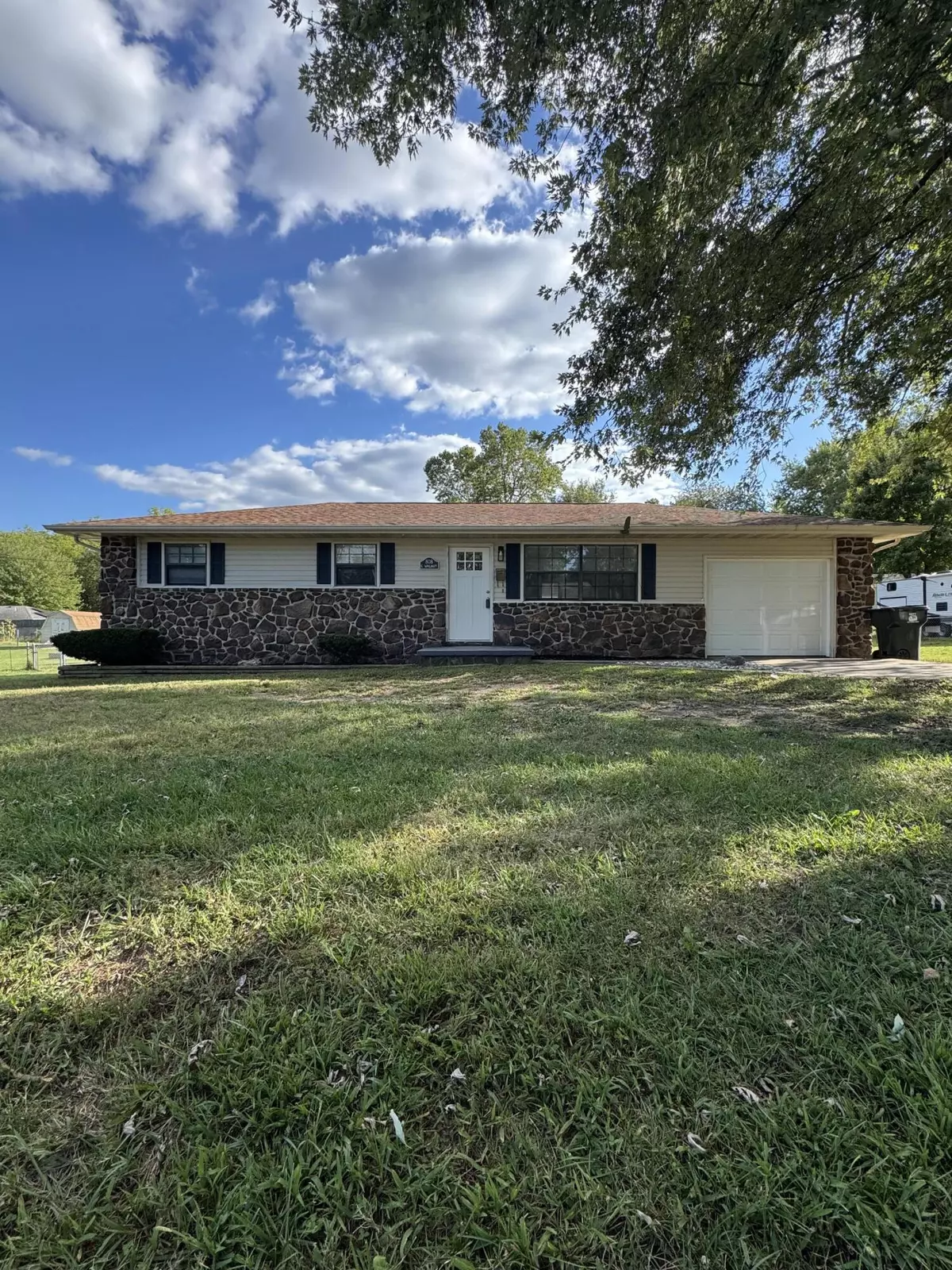 Aurora, MO 65605,808 E Walnut ST
