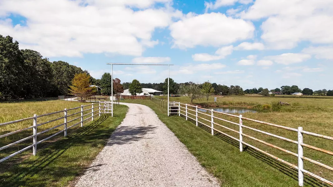 703 Mockingbird RD, Fordland, MO 65652