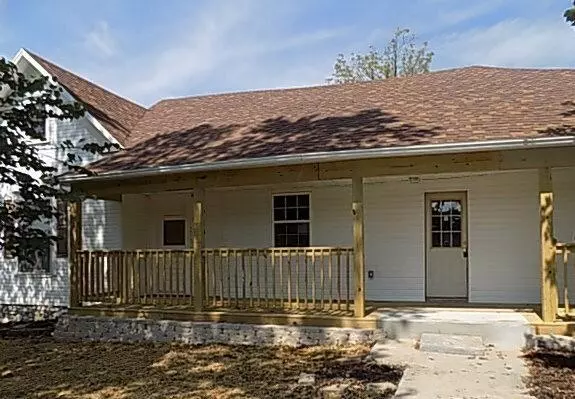 600 W Cave ST, Ash Grove, MO 65604