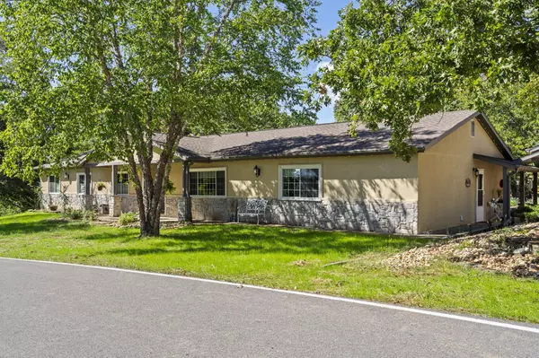 2853 Pioneer Point RD, Galena, MO 65656