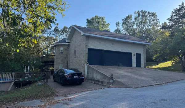 Hollister, MO 65672,194 Dogwood LN