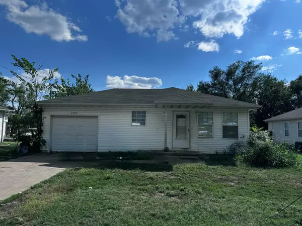 2928 W Chestnut ST, Springfield, MO 65803