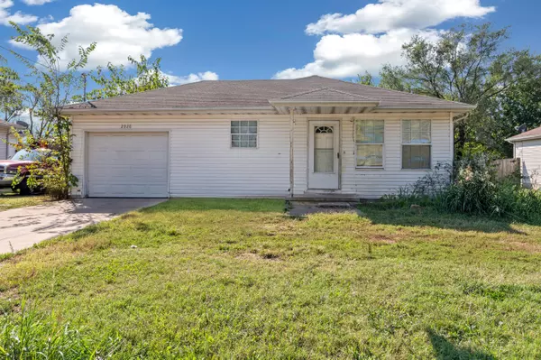 2928 W Chestnut ST, Springfield, MO 65803