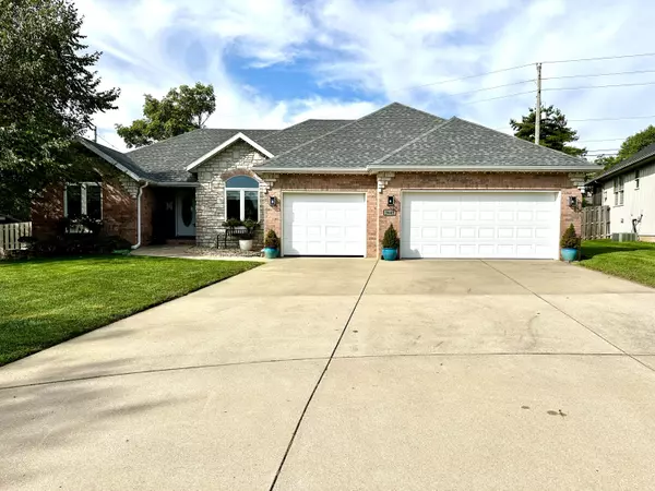 3645 N Oak Point AVE, Springfield, MO 65803