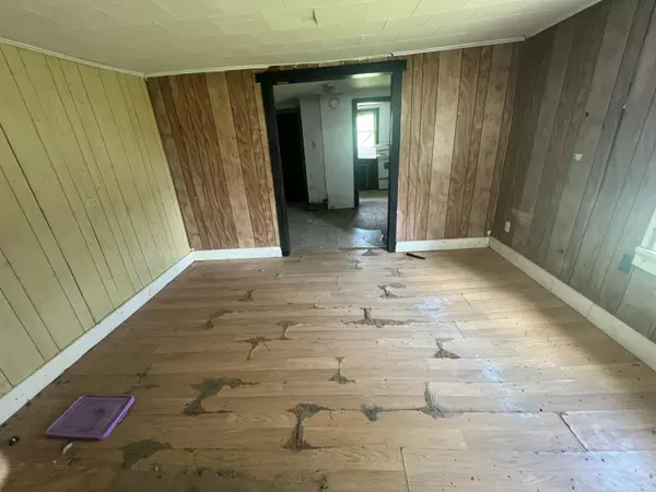 Mountain Grove, MO 65711,307 W North ST