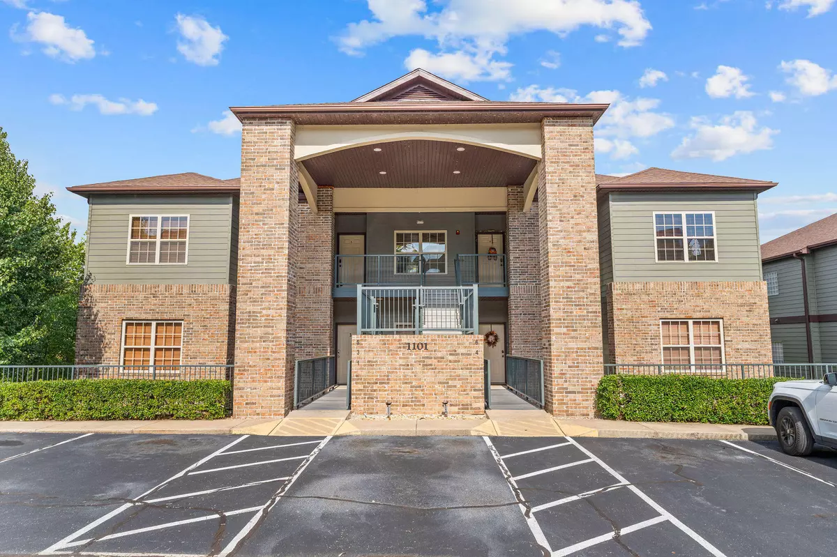 Branson West, MO 65737,1101 Golf DR #2