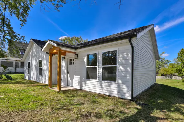 Aurora, MO 65605,417 E College ST