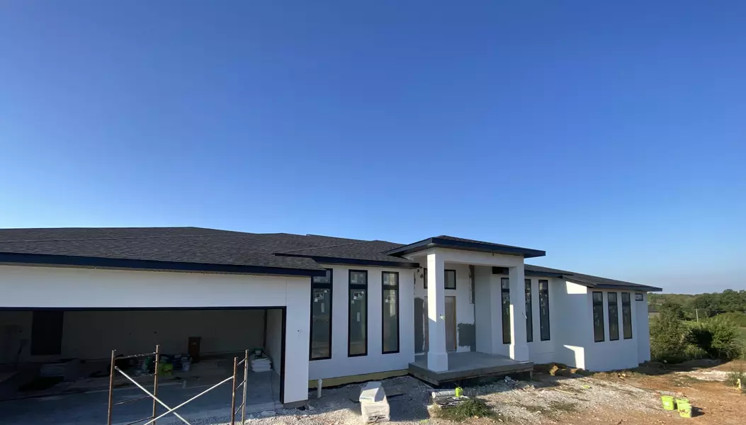813 W Regello DR, Nixa, MO 65714