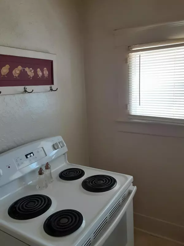 Greenfield, MO 65661,117 N Main St ST