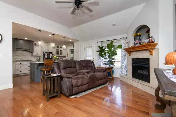 Rogersville, MO 65742,608 Wild Turkey LN