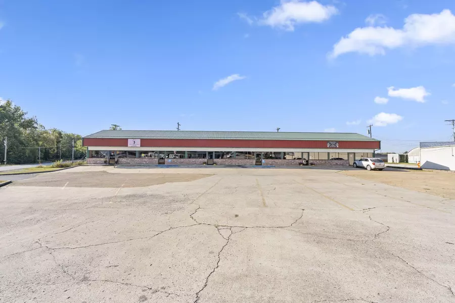 204 E 5th ST, Cassville, MO 65625