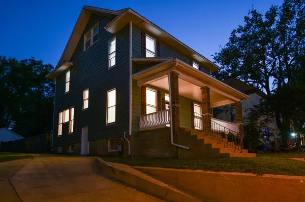 1020 W College ST, Springfield, MO 65806