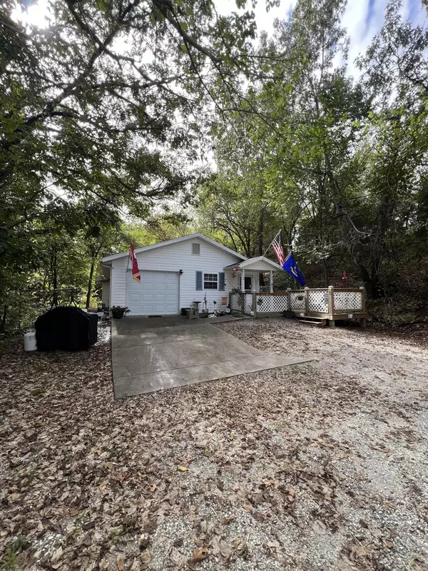 16 Temple LN, Branson West, MO 65737