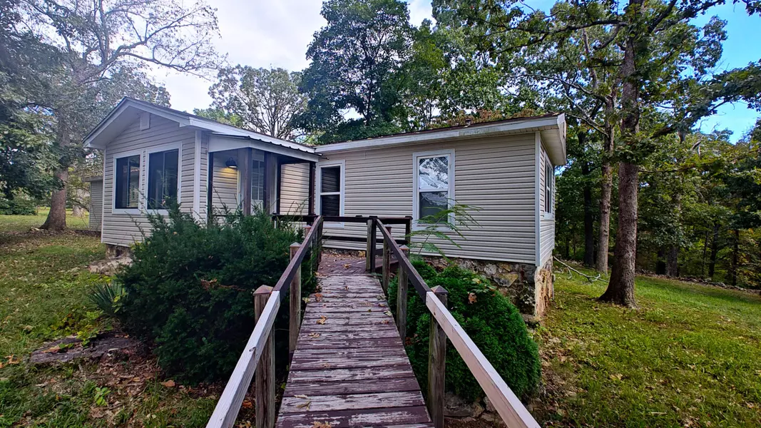 535 Delaware RD, Kirbyville, MO 65679