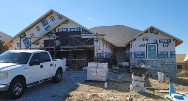 955 S Silverwood LN, Nixa, MO 65714