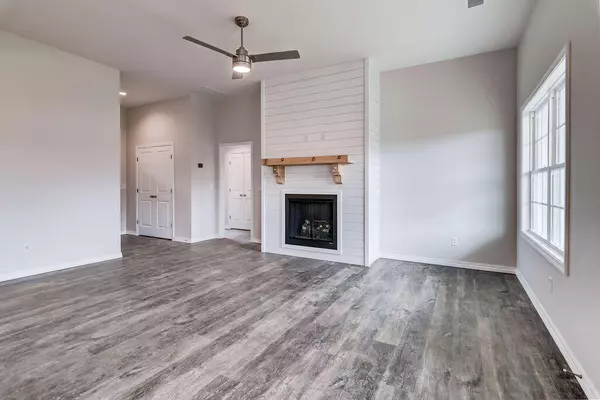 Nixa, MO 65714,643 W Brook Hollow RD