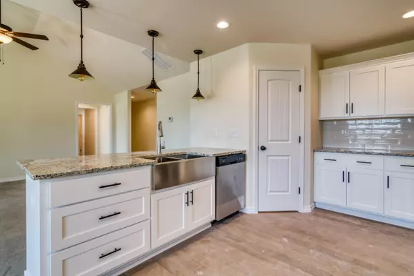 Nixa, MO 65714,915 S Silverwood LN