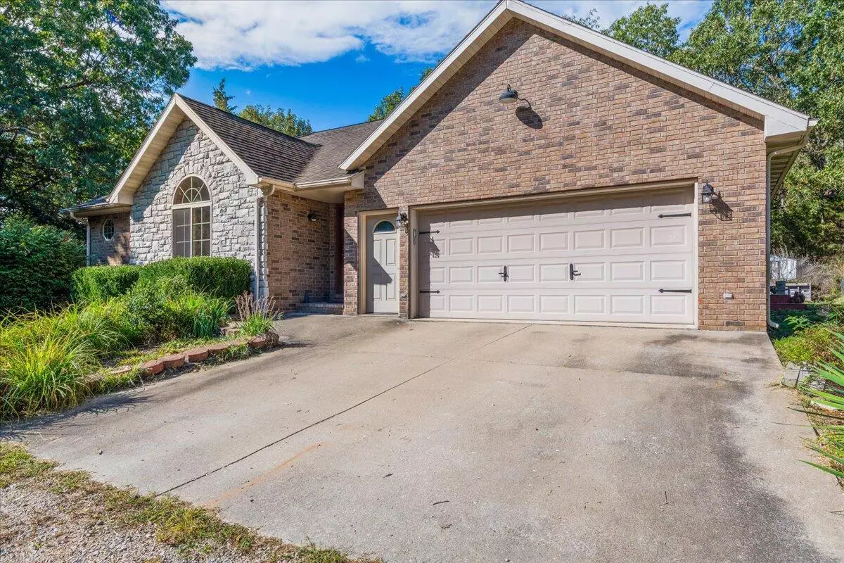 Marshfield, MO 65706,580 Cedar Hill LN