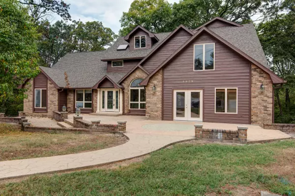 3879 N Williams CT, Springfield, MO 65803