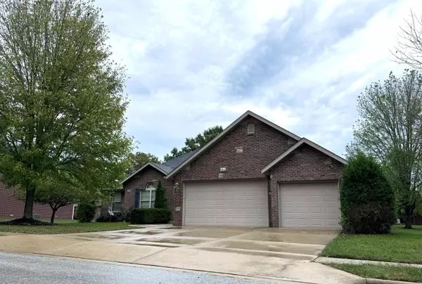 2012 N 8th AVE, Ozark, MO 65721