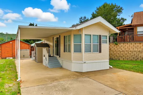 121 Valley WAY, Hollister, MO 65672