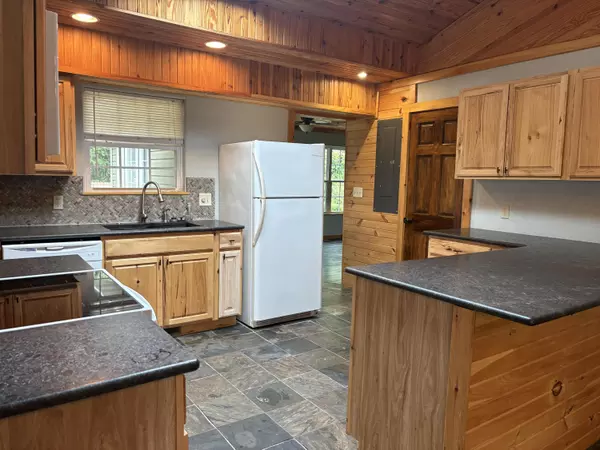 Marshfield, MO 65706,516 S Mill ST