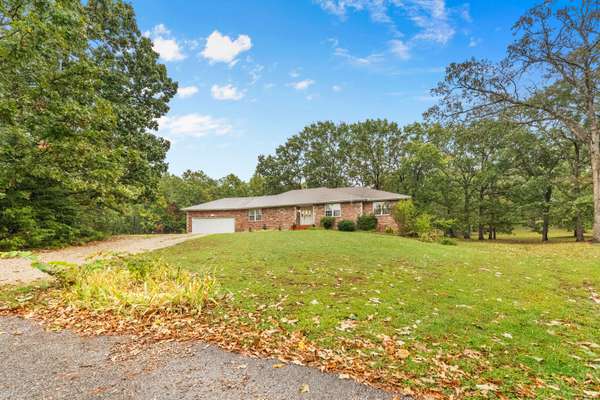 1740 N Pine ST, Marshfield, MO 65706