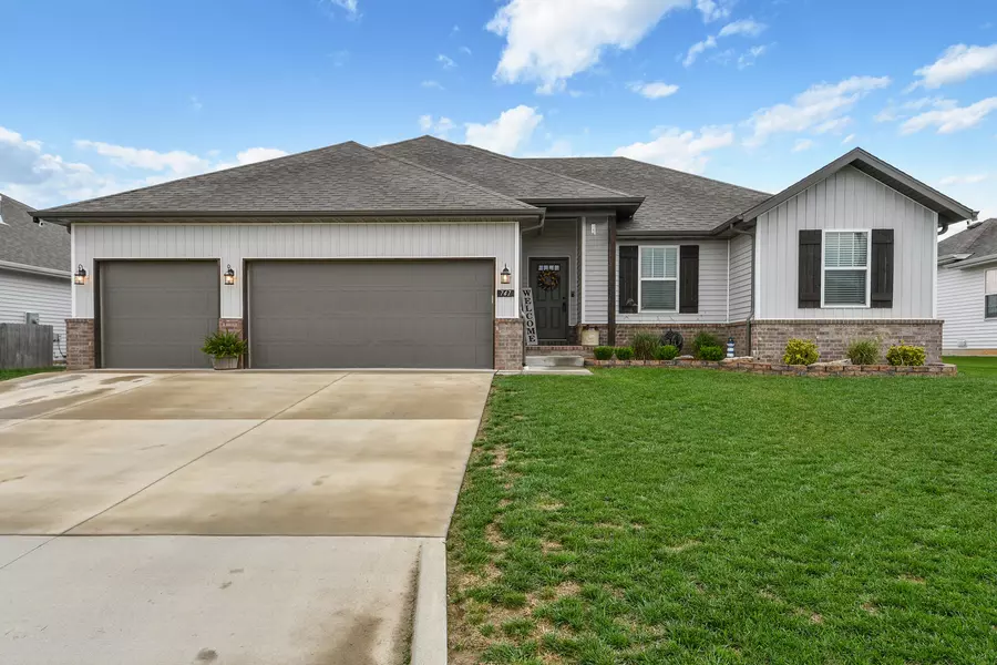 747 N Glenwood AVE, Republic, MO 65738