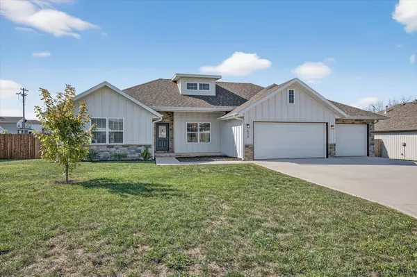 573 S Charlotte CT, Republic, MO 65738
