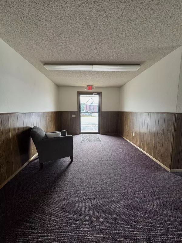 Seymour, MO 65746,109 W Clinton AVE