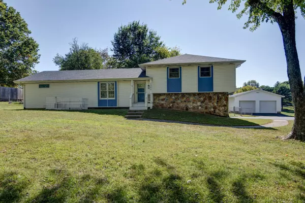 1300 E Bain ST, Ozark, MO 65721